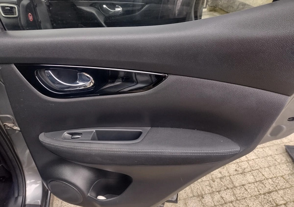 Nissan Qashqai cena 44999 przebieg: 165000, rok produkcji 2014 z Białystok małe 172